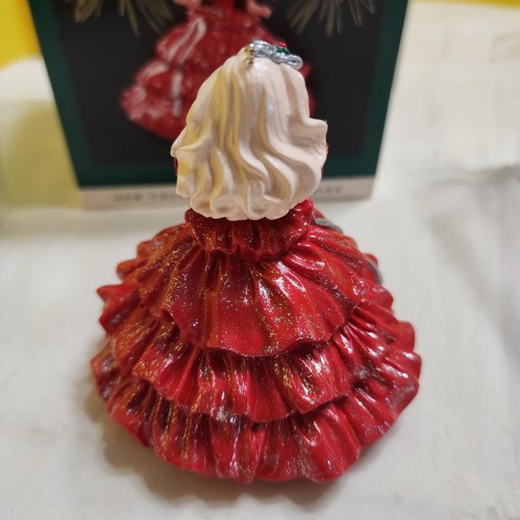 Hallmark Keepsake 1996 Club Edition BARBIE Christmas Ornament based on 1998 Doll - Picture 4 of 15